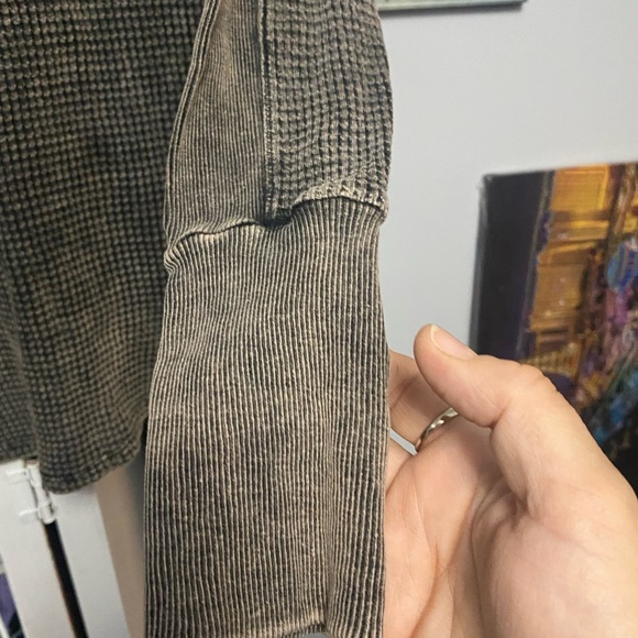 Top - Picture 2 of 5